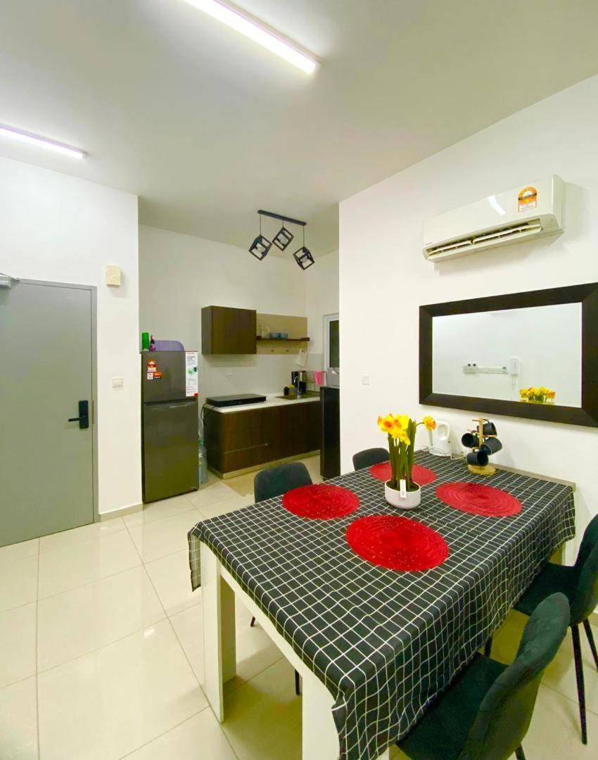 Pool View At Mesahill By D'kay Homes, Near Usim Klia Apartment